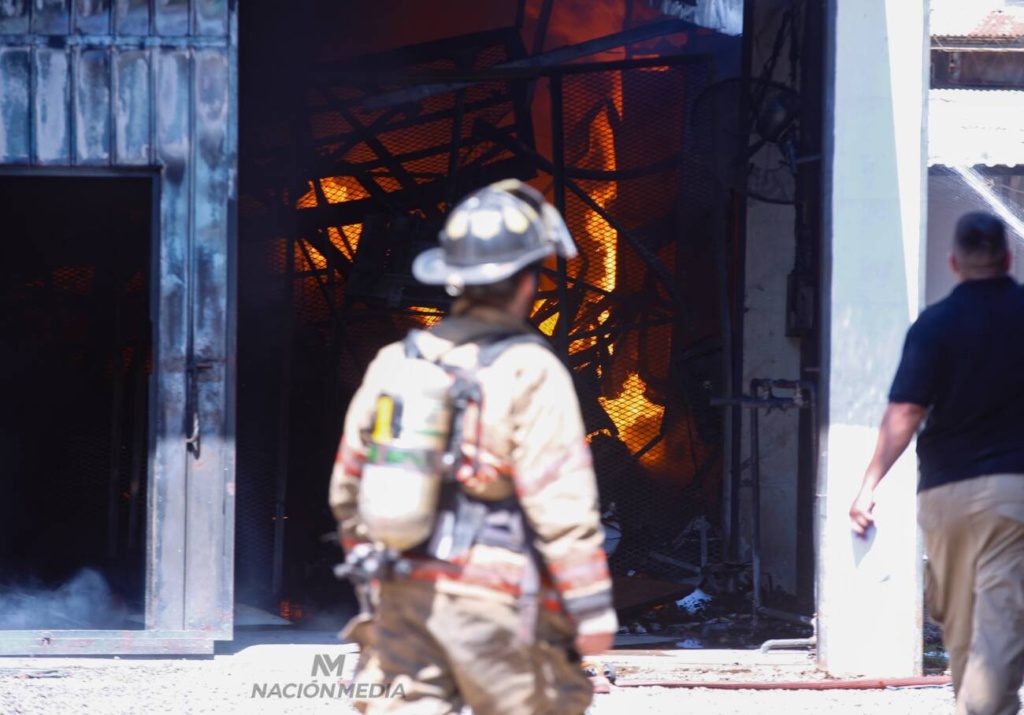 ¡Otro incendio! Se quemó un depósito en Fernando y el humo surcó ciudades