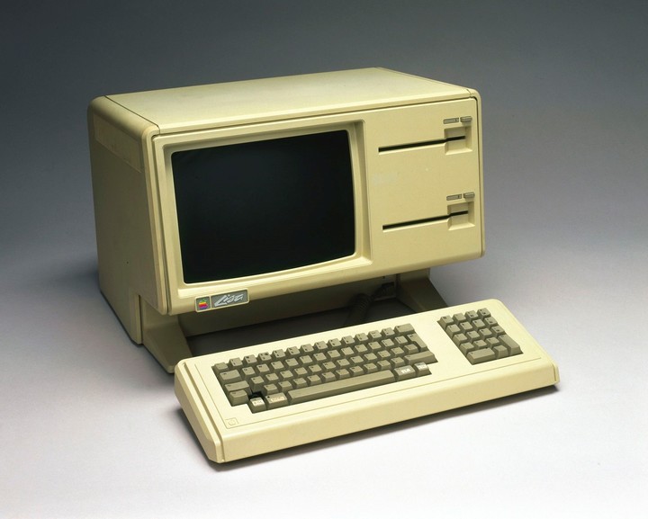 Apple Lisa salió a la venta con un precio de 10.000 dólares.