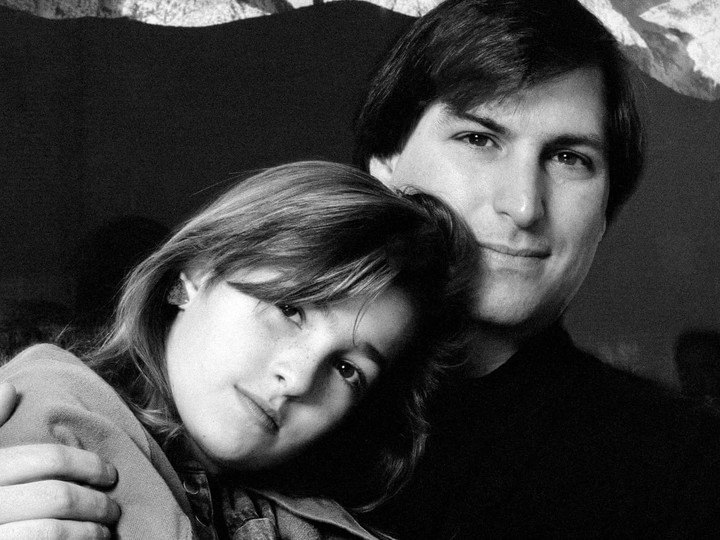 Steve Jobs con Lisa, su hija. (Archivo familiar/ web)